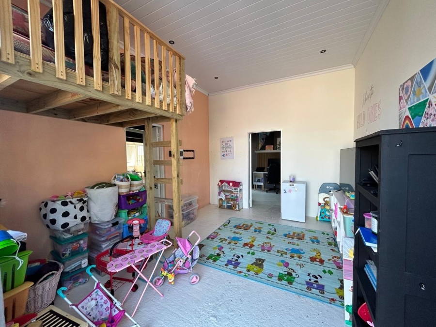 5 Bedroom Property for Sale in Sunrise On Sea Eastern Cape